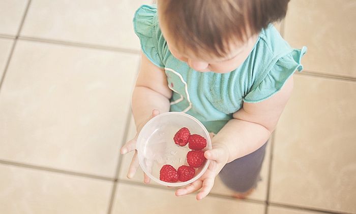 Bebe koje jedu i čvrstu hranu bolje spavaju