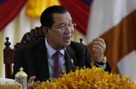 Nakon 40 godina vladavine premijer Kambodže (uz pretnje) predao vlast svom sinu 