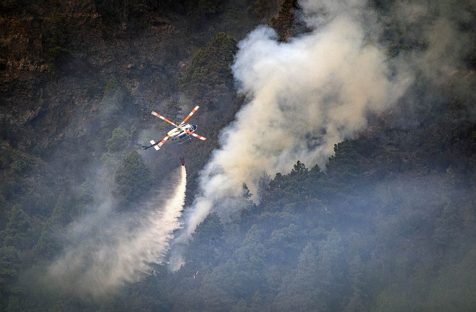 Uhapšen jer je kamenjem gađao helikopter koji je gasio požar na Tenerifima