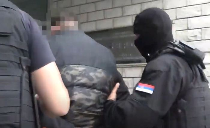 VIDEO: Uhapšena kriminalna grupa koja je podvodila devojke u iznajmljenim stanovima u Beogradu