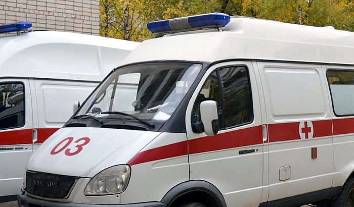 Jedna osoba nastradala, tri povređene u lančanom sudaru na Ibarskoj magistrali