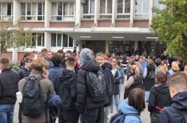 Profesori Jovine peti put obustavili nastavu na sat vremena, novi protest u subotu
