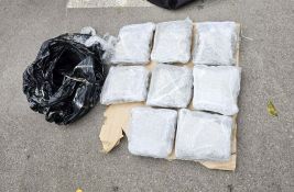 Zbog osam kilograma marihuane: Novosadska policija uhapsila jednog dilera, a za drugim traga