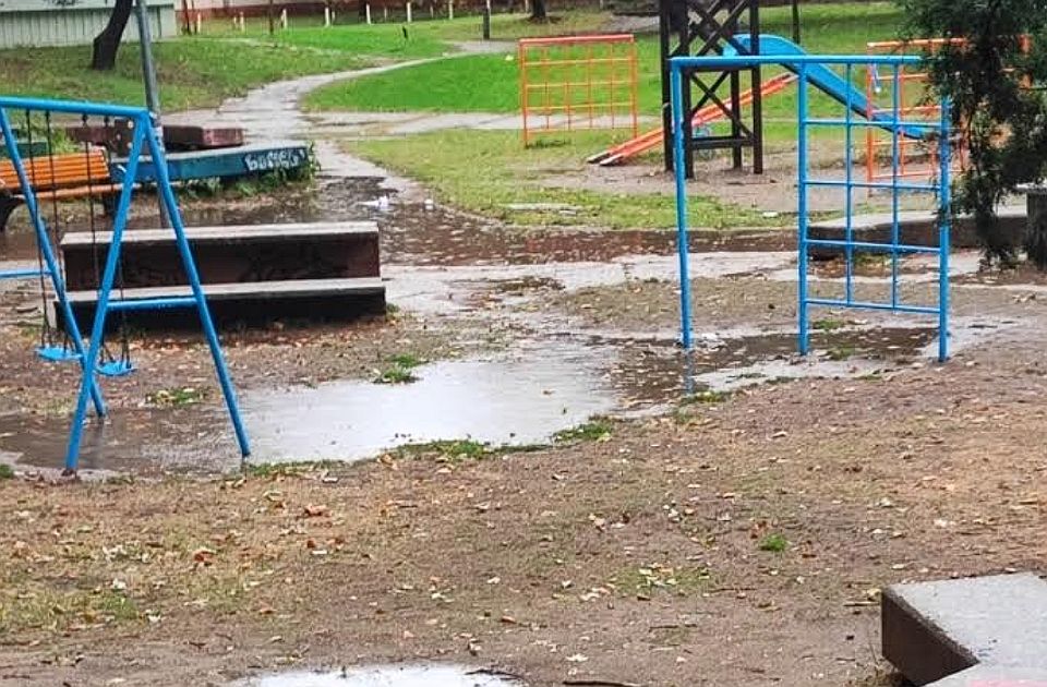 Igralište u Balzakovoj u lošem stanju, grad najavljuje popravku