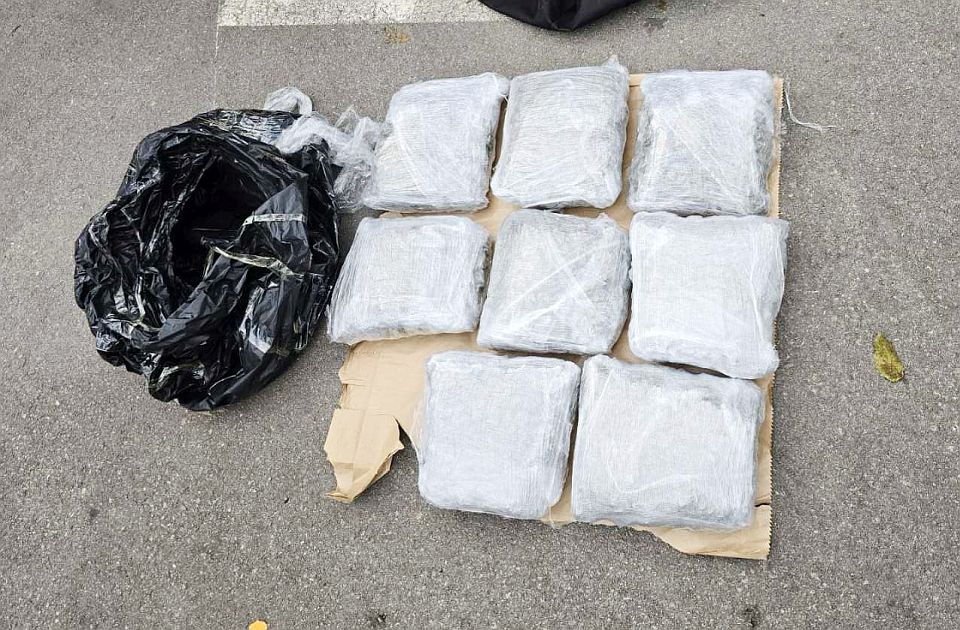 Zbog osam kilograma marihuane: Novosadska policija uhapsila jednog dilera, a za drugim traga