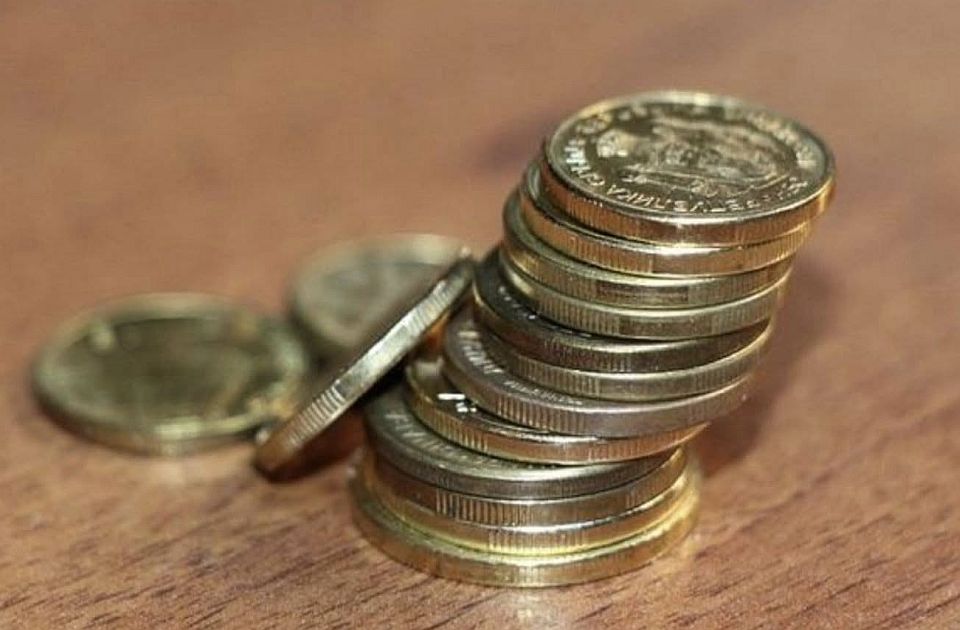 Precenjen kurs dinara - skup život i manji javni dug