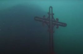 FOTO, VIDEO: Novosađani zaronili pod vodu i snimili potopljeni manastir