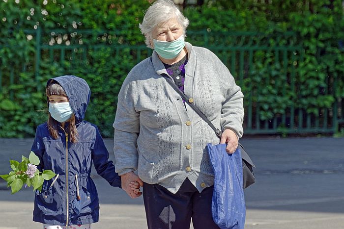 Maske obavezne i za decu stariju od četiri godine
