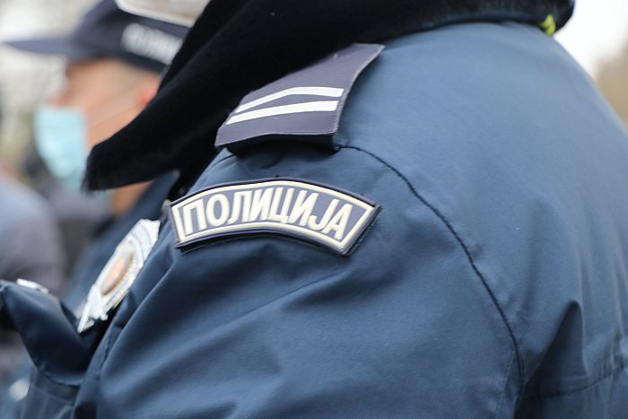 Policajac van dužnosti uhvatio Novosađanina koji je krao po prodavnicama