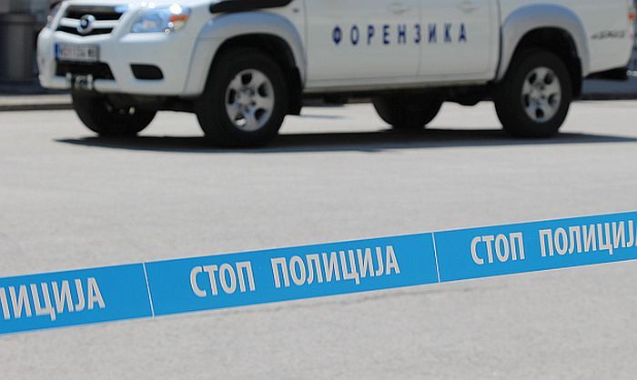 Hicem iz pištolja ubio suprugu u dvorištu kuće u Petrovaradinu, pa pokušao samoubistvo