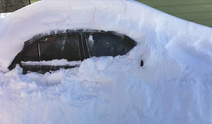 Snežna mećava u Grčkoj odnosi živote: Telo žene pronađeno u prevrnutom automobilu, traga se za dva saputnika