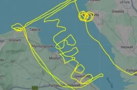  Pilot na nebu avionom ispisao poruku 