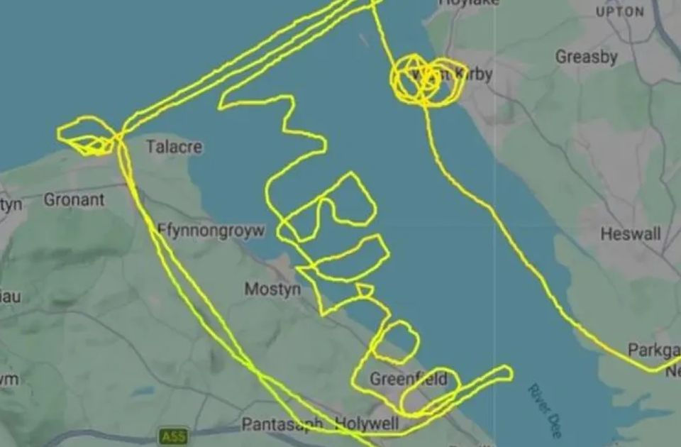  Pilot na nebu avionom ispisao poruku "dosadno mi je"