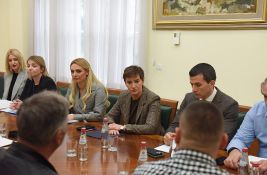 Poljoprivrednici i Vlada se delimično dogovorili: Prestaju blokade, novi sastanak u nedelju u Kisaču