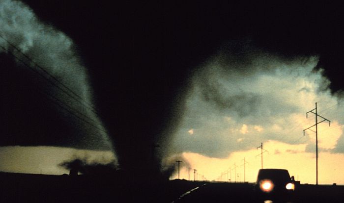 Jugoistoku SAD preti snažan tornado i grad veličine teniskih loptica