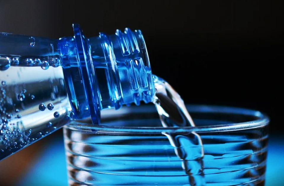 Osam čaša vode dnevno ipak bi moglo da bude previše?
