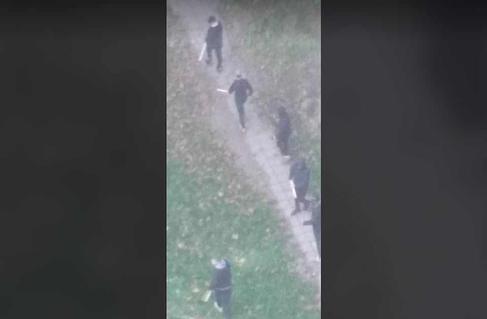 Huligani s palicama plašili školarce "Prve vojvođanske brigade" zbog posete Vošinih fudbalera