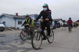 Radnik Linglonga: Atmosfera na ivici sukoba, terali nas da prebiramo po smeću