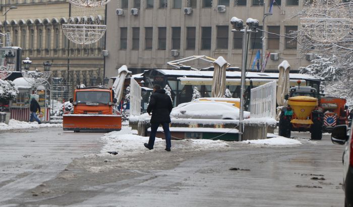 FOTO: Sneg provejava Novim Sadom, ulice uglavnom prohodne