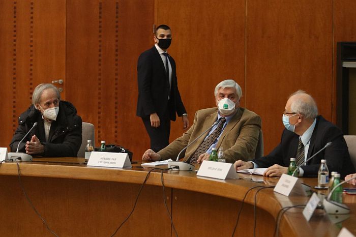 Krizni štab odlučio: Sve postojeće mere ostaju na snazi "do daljeg"