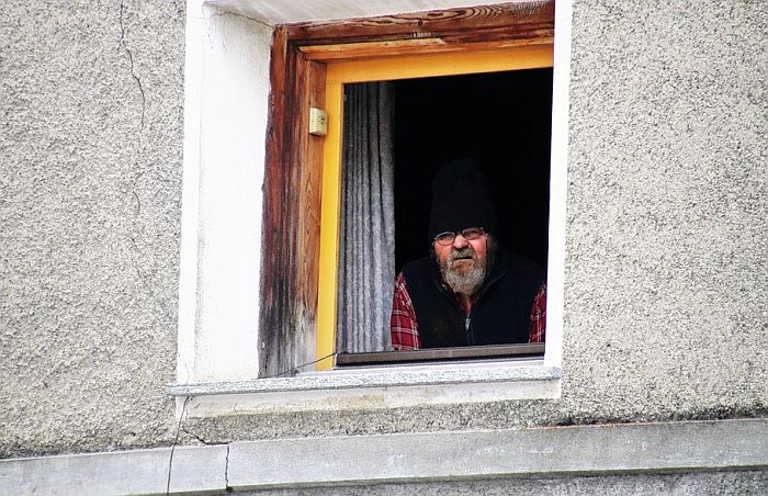 Crnogorci se umesto u ležanju takmiče ko može duže da bude u samoizolaciji