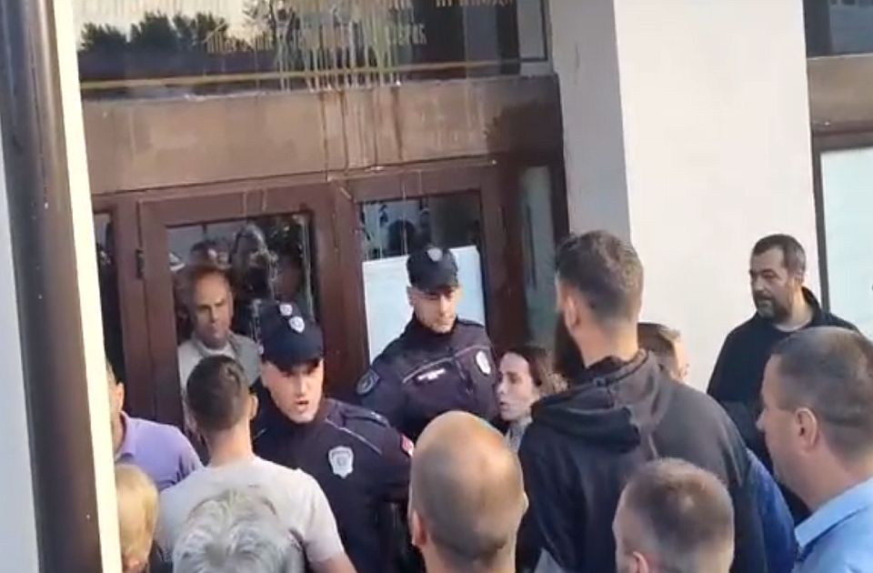 Građanske inicijative osudile fizički napad na aktivistu u Kosjeriću Građanske inicijative osudile fizički napad na aktivistu u Kosjeriću