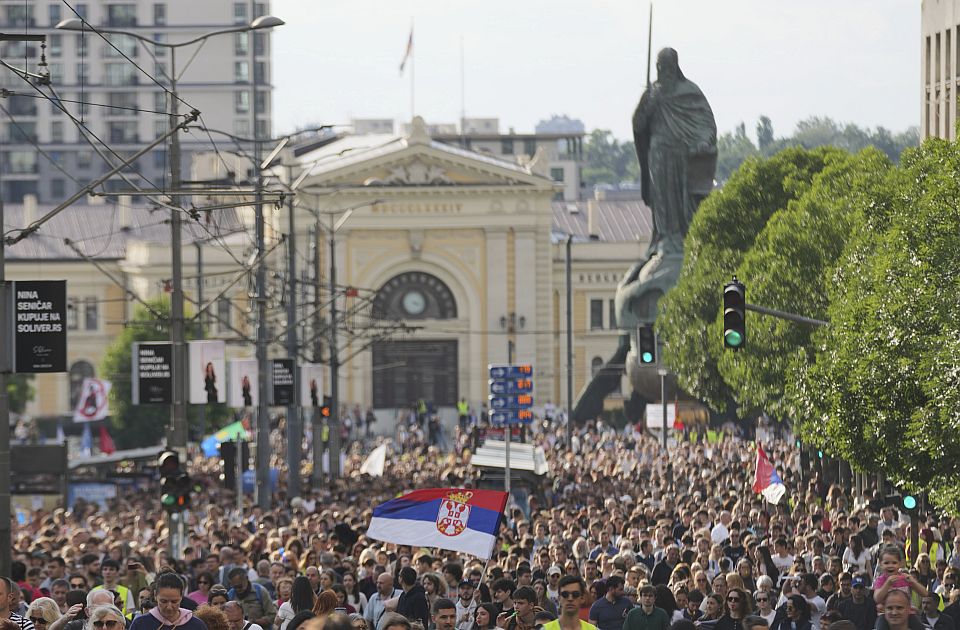 Frans pres: Hiljade demonstranata u Beogradu za prevremene izbore Frans pres: Hiljade demonstranata u Beogradu za prevremene izbore