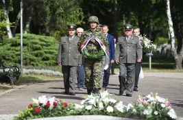 FOTO: Na Dan pobede nad fašizmom položeni venci na Spomen groblje u Novom Sadu