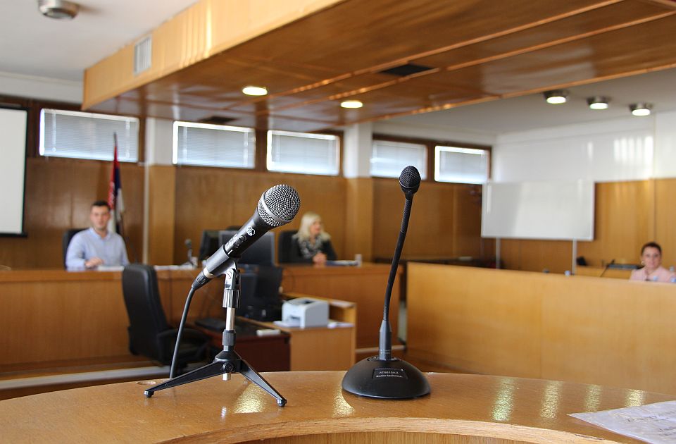 Pedagoški asistent iz Odžaka osumnjičen za seksualno zlostavljanje dece u februaru pred sudom