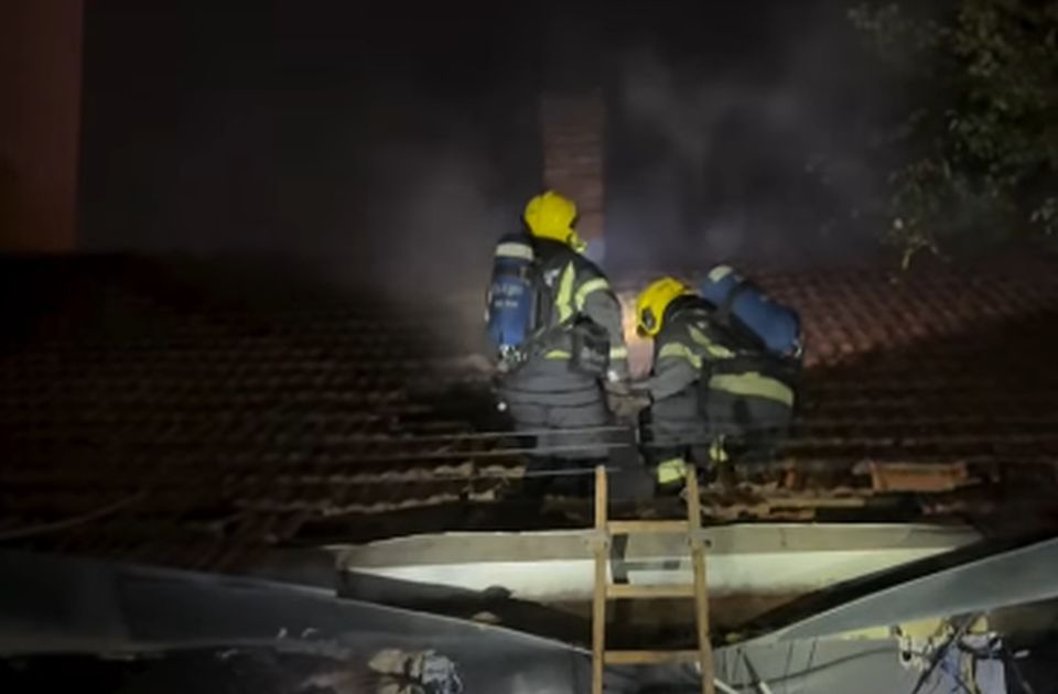 VIDEO: Goreo ruševni objekat na Grbavici