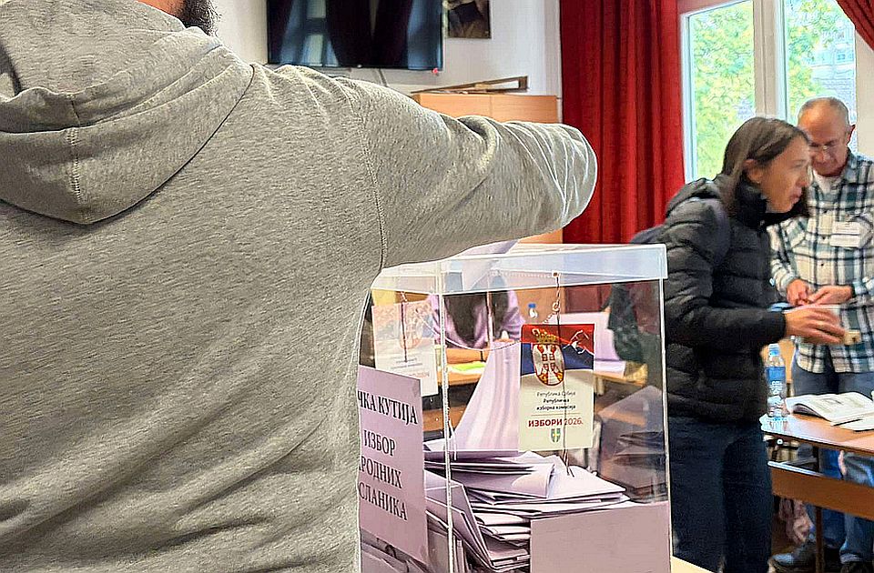 Šebek: Izbori se verovatno ponavljaju na oko 50 biračkih mesta