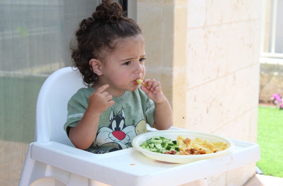 Studija: Ako mala deca iznenada odbijaju hranu, testirajte ih na kovid