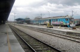 Infrastruktura Železnice apeluje: Ne penjite se na vagone