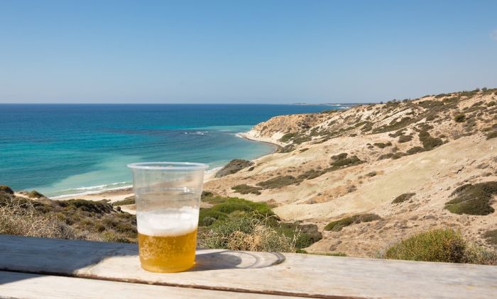 Traže radnika koji će ranije odlaziti sa posla i piti pivo