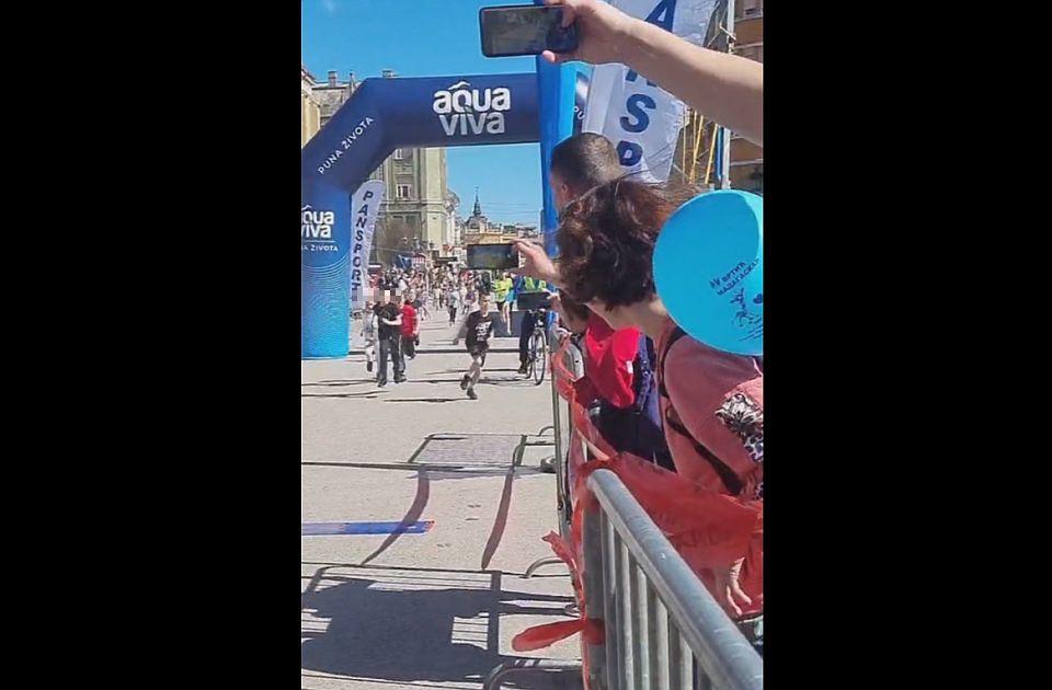 VIDEO: Novosađanka kaže da joj je dete ostalo bez pobede na NS polumaratonu zbog greške organizatora