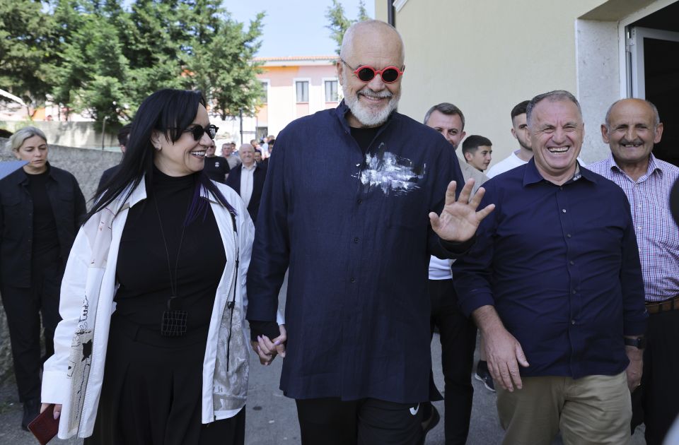 Albanci na biralištima: Rama priželjkuje četvrti mandat, nova vlada kao test za približavanje EU Albanci na biralištima: Rama priželjkuje četvrti mandat, nova vlada kao test za približavanje EU
