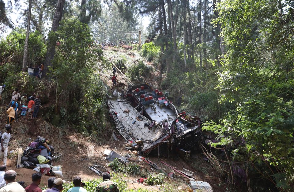 Autobus se survao niz liticu u Šri Lanki, poginula 21 osoba