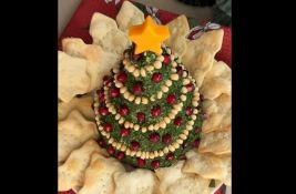 VIDEO: Namaz od sira u obliku novogodišnje jelke hit na mrežama