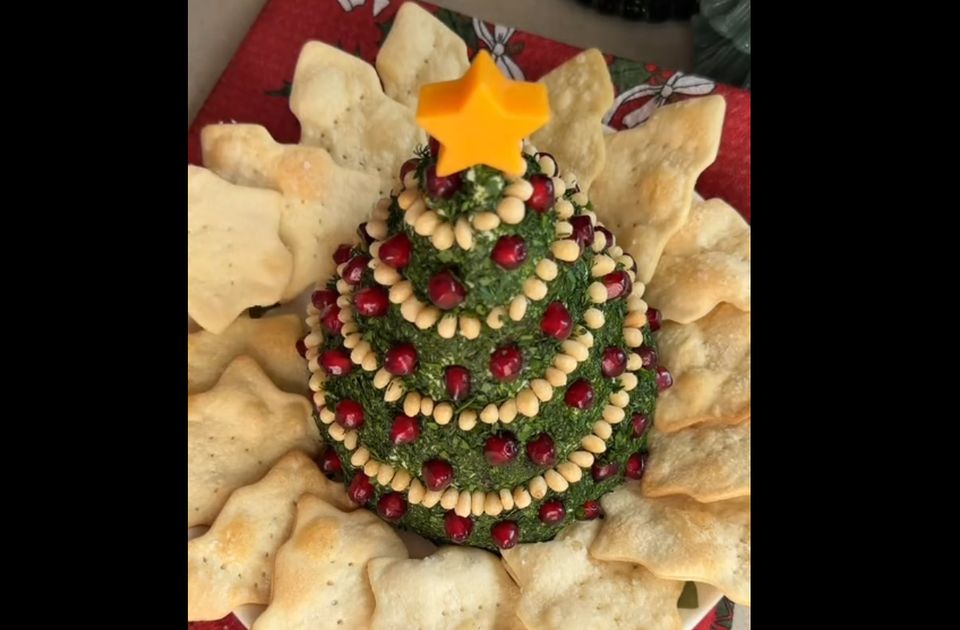 VIDEO: Namaz od sira u obliku novogodišnje jelke hit na mrežama