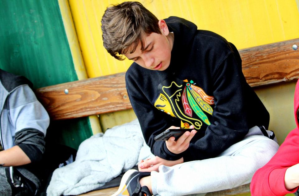 Stručnjaci upozoravaju: Zbog ekrana imamo epidemiju kratkovidosti kod dece