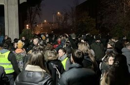 Građani se okupljaju ispred Filozofskog fakulteta na novom protestu