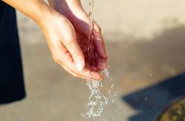 Ovo su znaci da ne pijete dovoljno vode