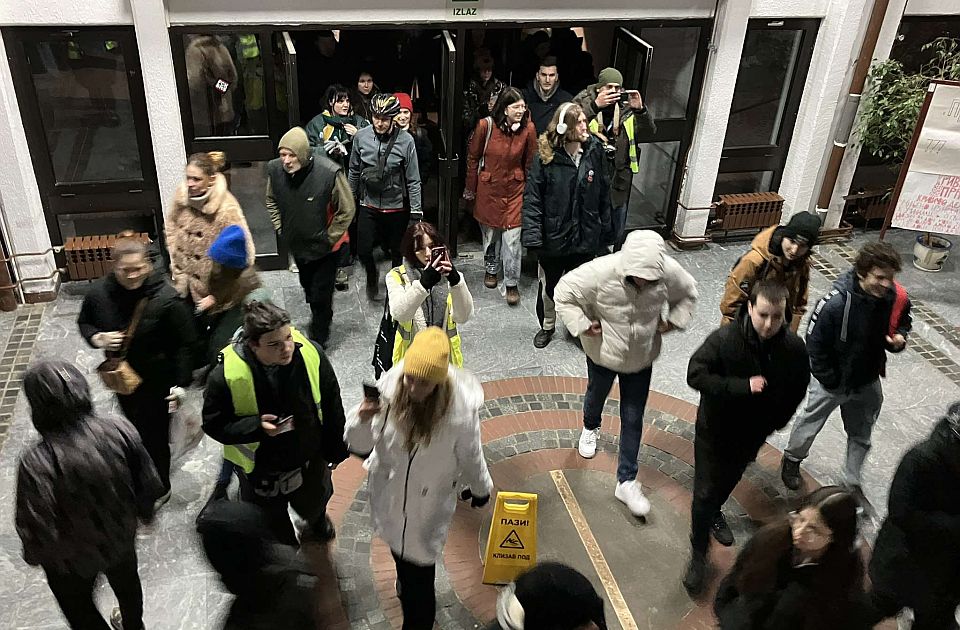 UŽIVO U toku protest kod fakulteta: Građani ušli na Pravni