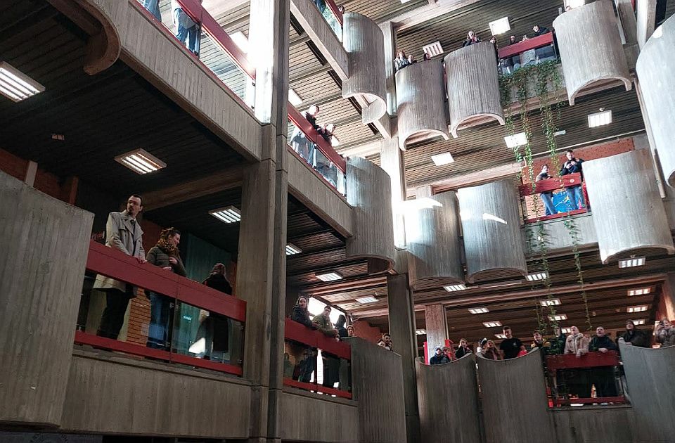 VIDEO: Deo novosadskih studenata stupa u bojkot nastave, večeras novi protest