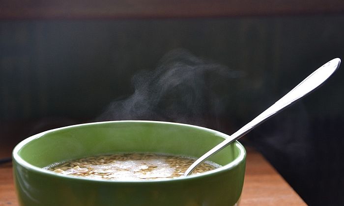 Pileća supa pomaže kod prehlade: Istina ili mit?