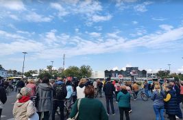 FOTO, VIDEO Novosađani ispred Železničke stanice i na Trgu slobode: Jedanaest meseci od tragedije