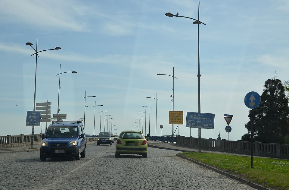 Od sutra se zatvara Varadinski most: Radovi do 15. oktobra, autobusi GSP-a menjaju trasu
