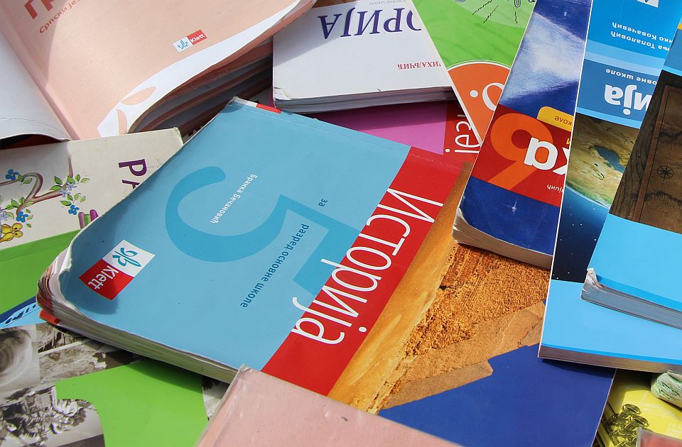 LSV: Država preko Zakona o udžbenicima pokušava da ozakoni pljačku, priprema monopol