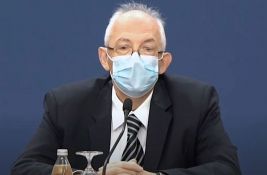 Kon o teorijama zavere o vakcini: Čip ne može da se ubacuje kroz tečnost