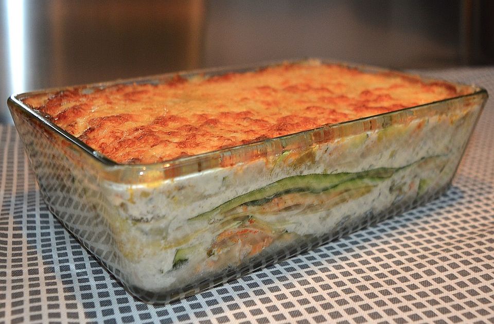 Lazanja sa tikvicama - zdravija, a jednako ukusna varijacija klasika Lazanja sa tikvicama - zdravija, a jednako ukusna varijacija klasika